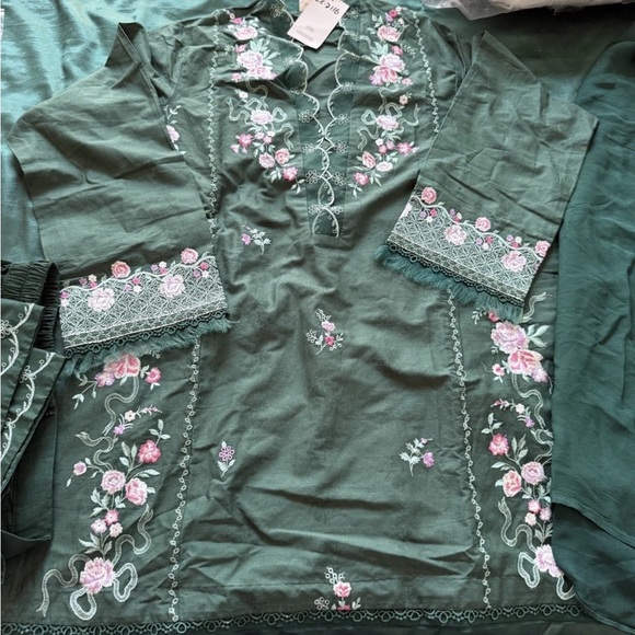 Floral Embroidered Green Top/Indian Pakistani dress - Picture 4 of 4